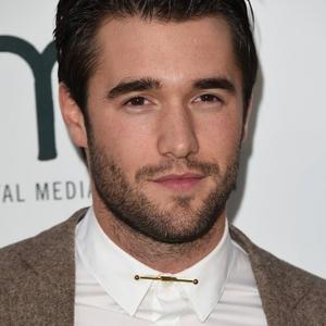 Joshua Bowman Net Worth 