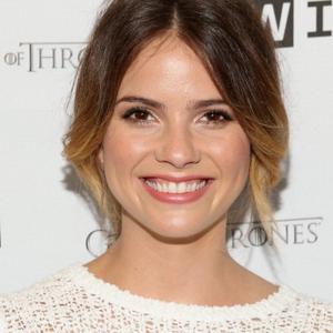 Shelley Hennig Net Worth