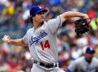 Chicago Cubs' pitcher Dennis Eckersley pitches against the New York News  Photo - Getty Images