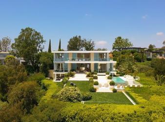 One of the Biggest Homes in the Hollywood Hills Sells for $35.5 Million -  WSJ