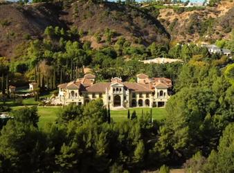 Once Asking $165 Million, Beverly Hills Estate Sold at Auction for Close to $60  Million - WSJ