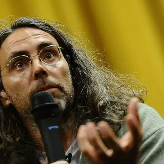 Tom Shadyac Made $50 Million Directing Blockbusters Like "Ace Ventura"… Then Gave It All Away And Moved Into A Trailer Park