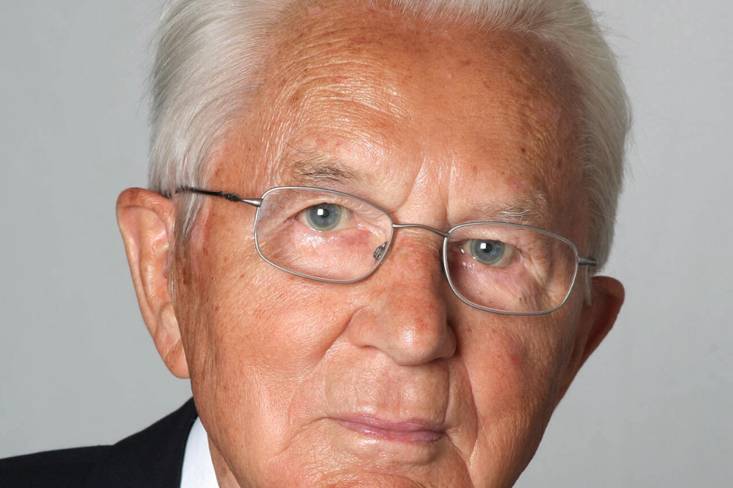 Latest Update: Karl Albrecht  & Career Highlights Net Worth 2026: Career Earnings & Assets