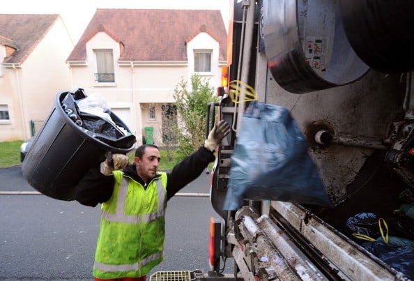 How much does a garbage man make?