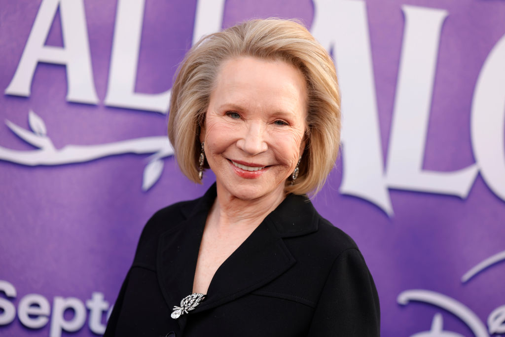 Revealed: Debra Jo Rupp  in Net Worth 2026: Career Earnings & Assets