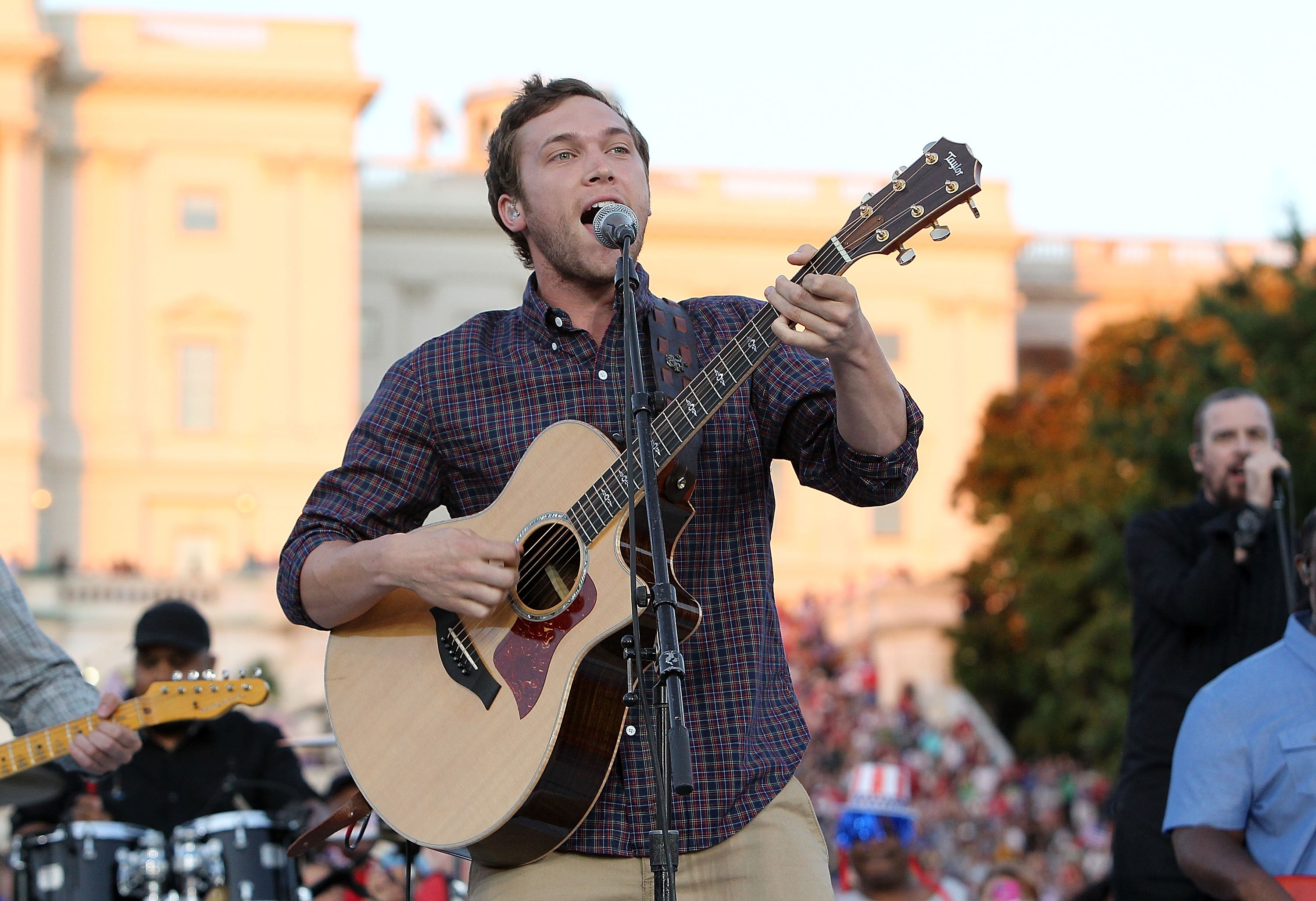 Winner On 'American Idol' Phillip Phillips' Family Selling Their Pawn Shop | Celebrity ...