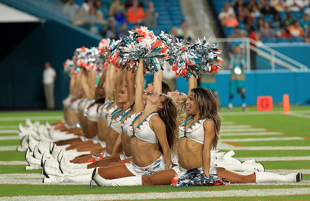 how much money does nfl cheerleaders make a year