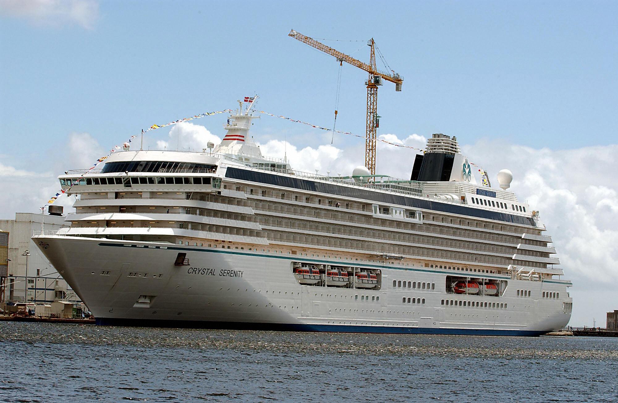 Ships head. Crystal Serenity. Ship on head.