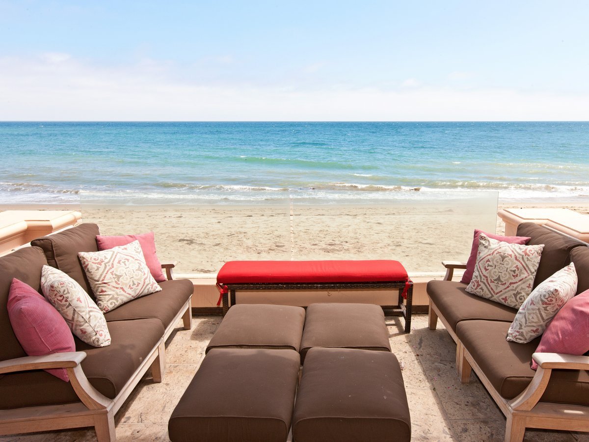 Mariah Carey Is Dropping $10 Thousand PER NIGHT On This AirBNB Rental