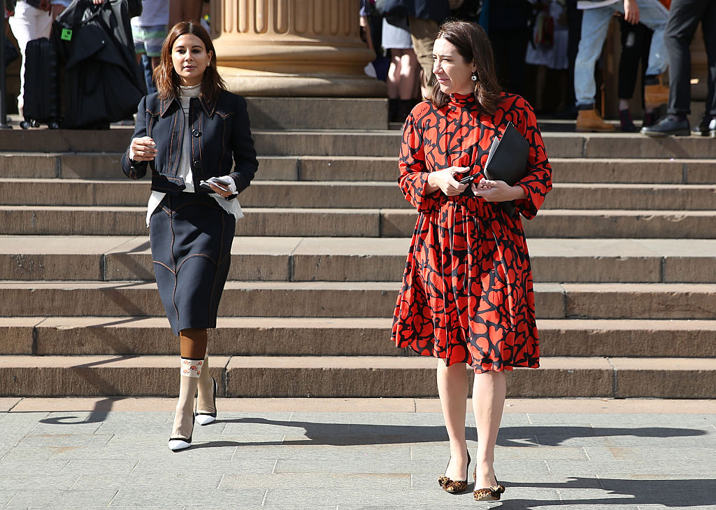 Christine Centenera a Edwina McCann attend Mercedes-Benz Fashion Week Australia 2015. Caroline McCredie/Getty Images