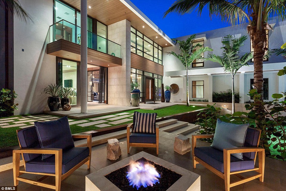 38f6882900000578-3816229-palm_beach_county_estate_lawyer_ron_kochman_through_a_trust_with-a-34_1475257115268