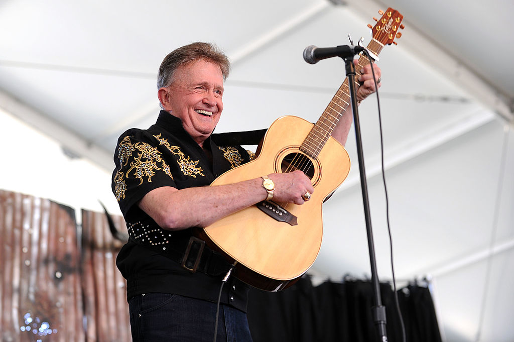 Revealed: Bill Anderson's Total Wealth & Career Highlights Net Worth 2026: Career Earnings & Assets