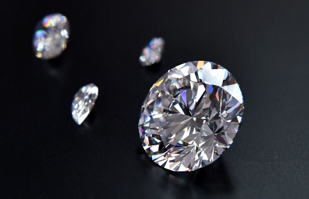 Huge 910-Carat Diamond Sells For $40 