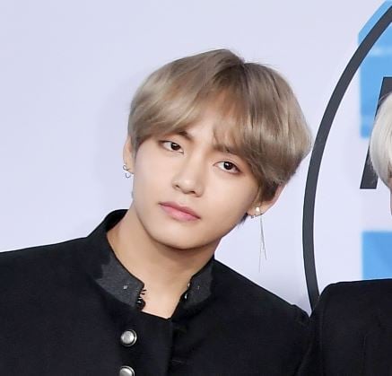BTS' V aka Kim Taehyung Takes the Internet by Storm With His New Hairstyle,  Fiery Red Suit and Stunning Jewellery | Leisurebyte