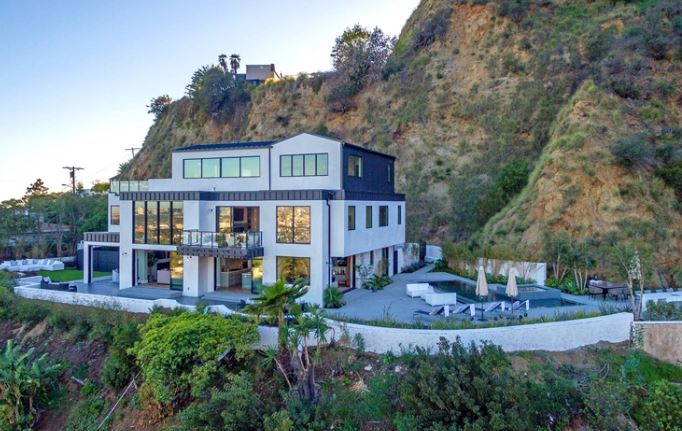Demi Lovato Just Listed The Hollywood Hills Mansion Where She Overdosed ...