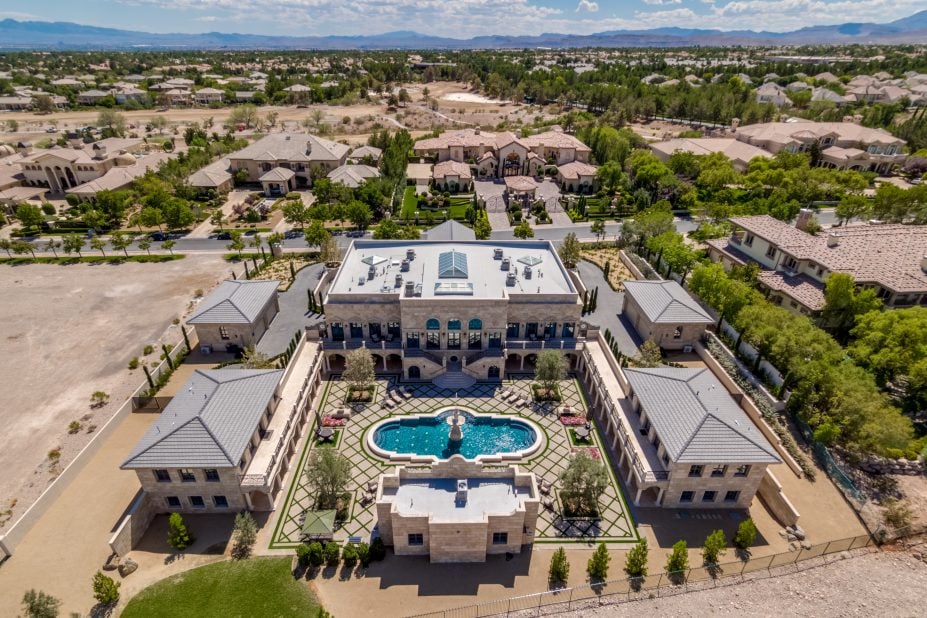 Floyd Mayweather Just Bought This Opulent Las Vegas ...
