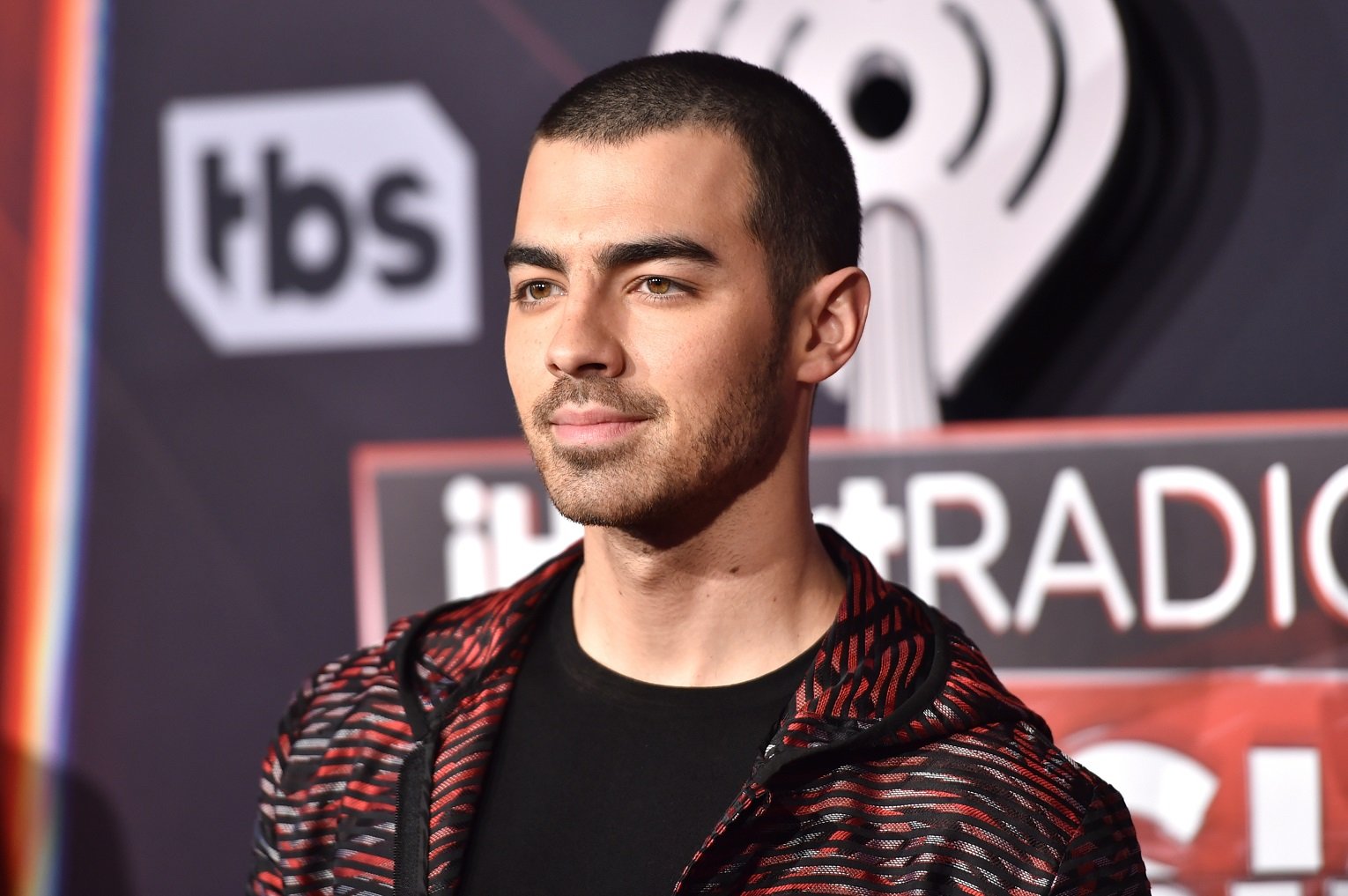 Joe Jonas Rocks Blue Hair at 2015 MTV Video Music Awards - wide 5
