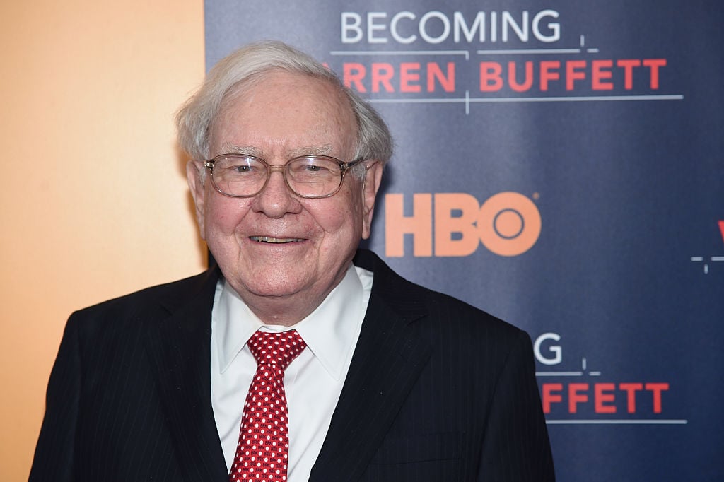 Warren Buffett's $35 Billion Apple Stake Is Now Worth More Than $100 ...