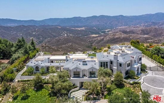 NFL Free Agent Clay Matthews Lists Barely-Lived-In Calabasas Mansion ...