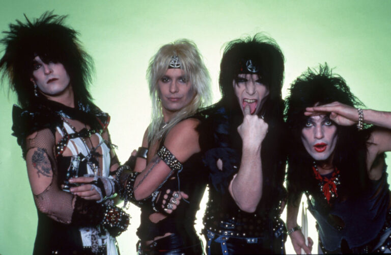 Mötley Crüe's War With Guitarist Mick Mars Has Exposed Some Fascinating ...