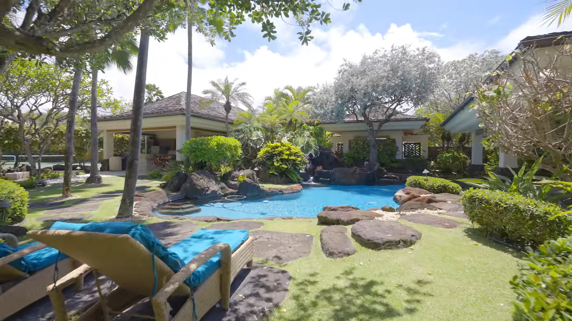A Hawaii Getaway in Honolulu, Hawaii, Once Owned By The Late Harry Rothschild, Is Now For Sale at .5 Million