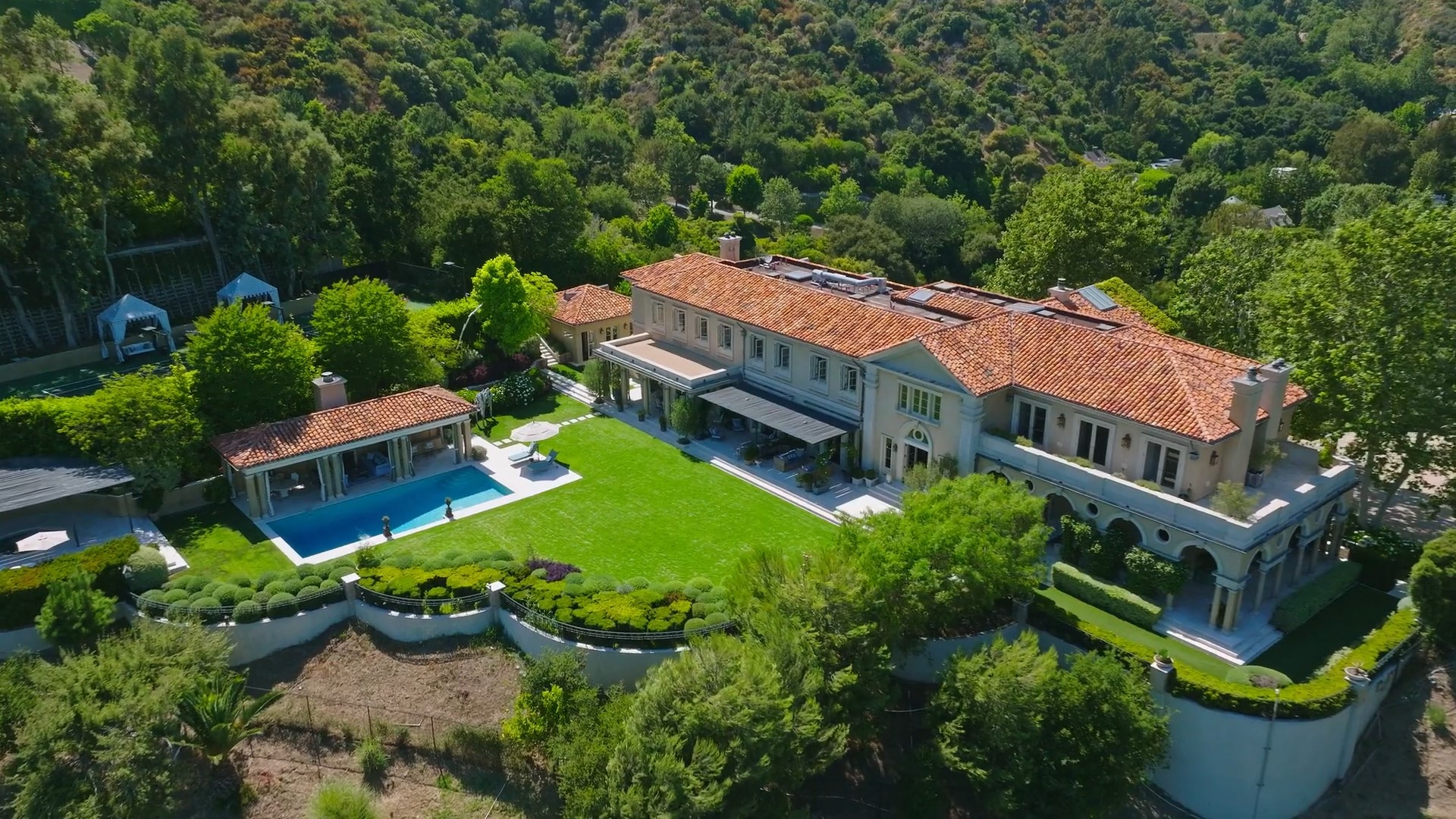 "Cheers" Co-Creator James Burrows Seeks $27 Million For Incredible Bel
