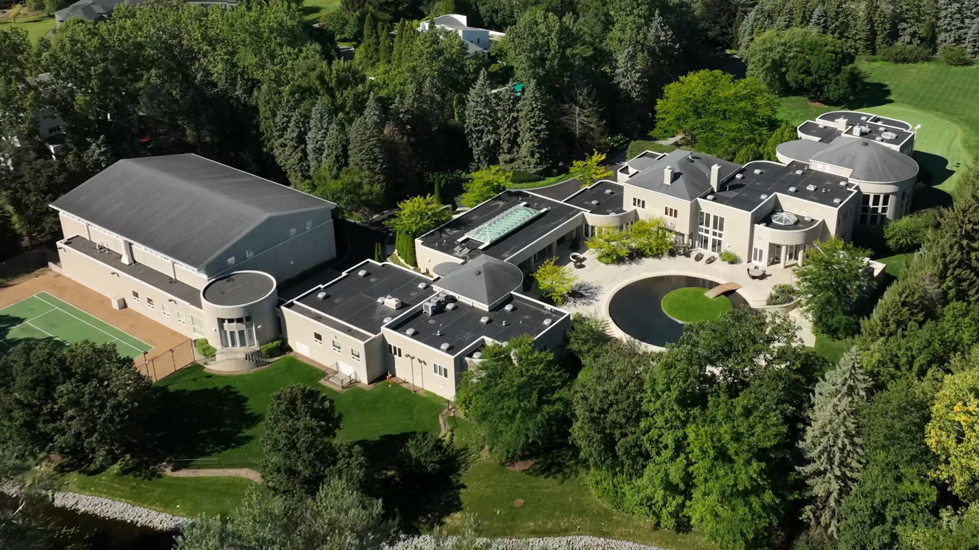 After 12 Years, Michael Jordan Finally Found A Buyer For His Lavish Chicago Mansion