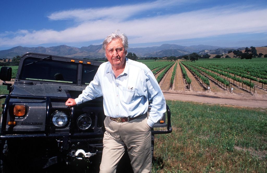 How Much is Fess Parker Worth? Fess Parker's Total Wealth - Is the Star a Billionaire? Net Worth 2026: Career Earnings & Assets